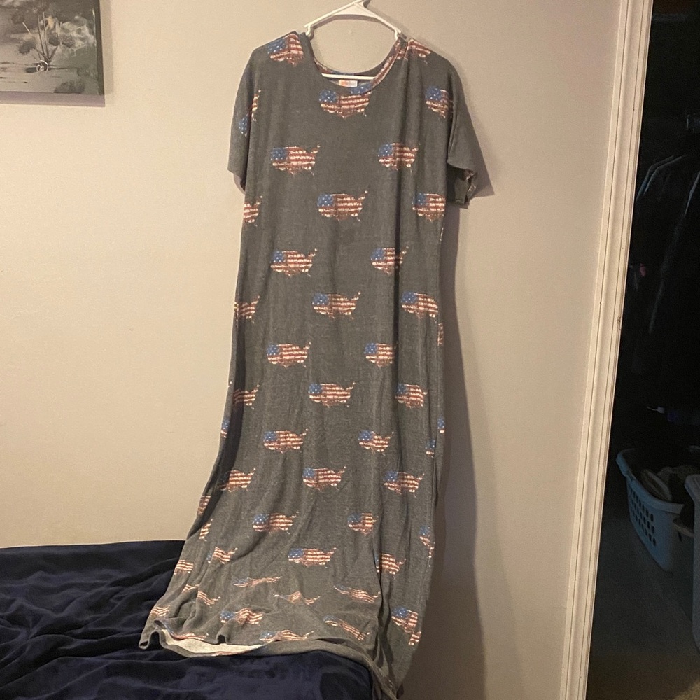 LuLaRoe Gray Top with USA Flag Design